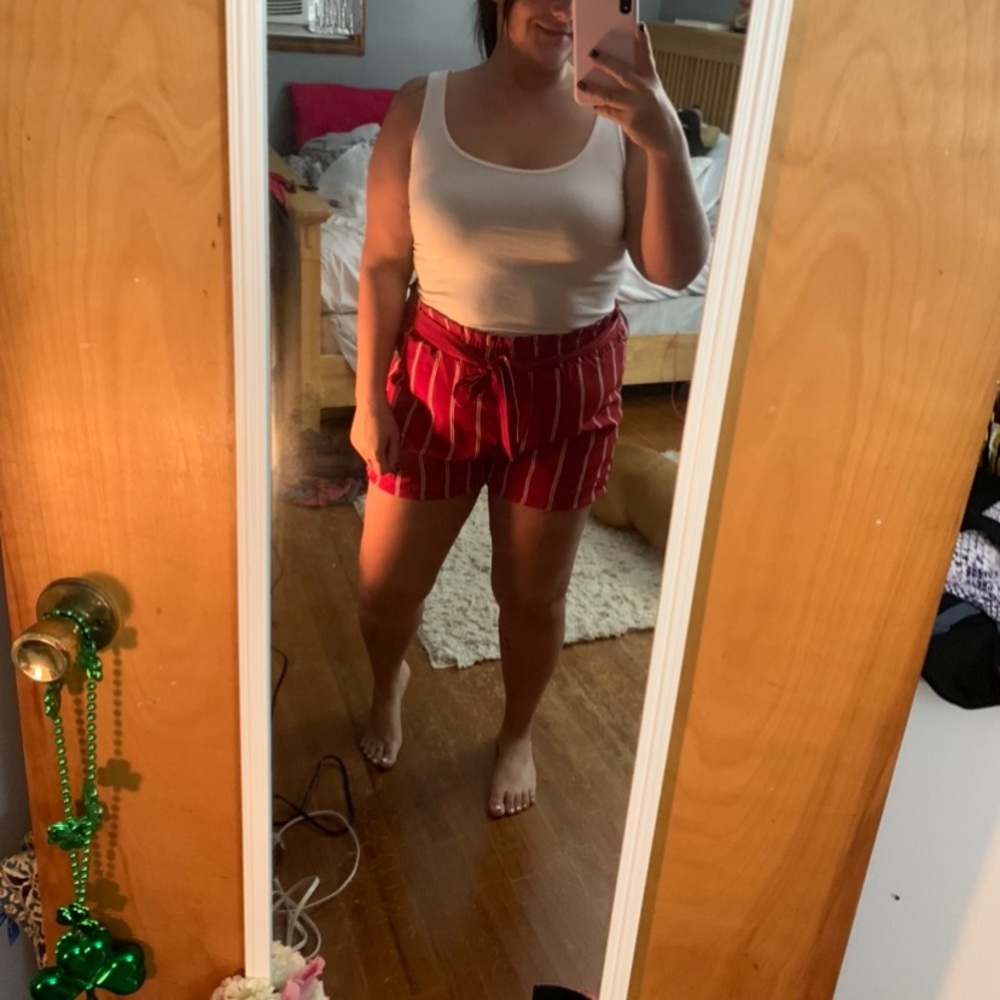 Red paper bag type shorts